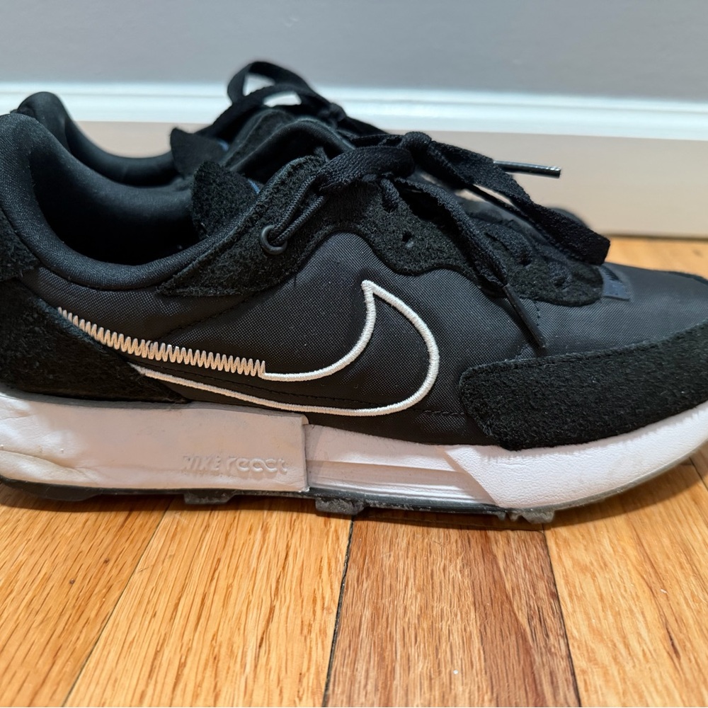 Nike Black and White Fontanka Waffle Sneaker - EUC